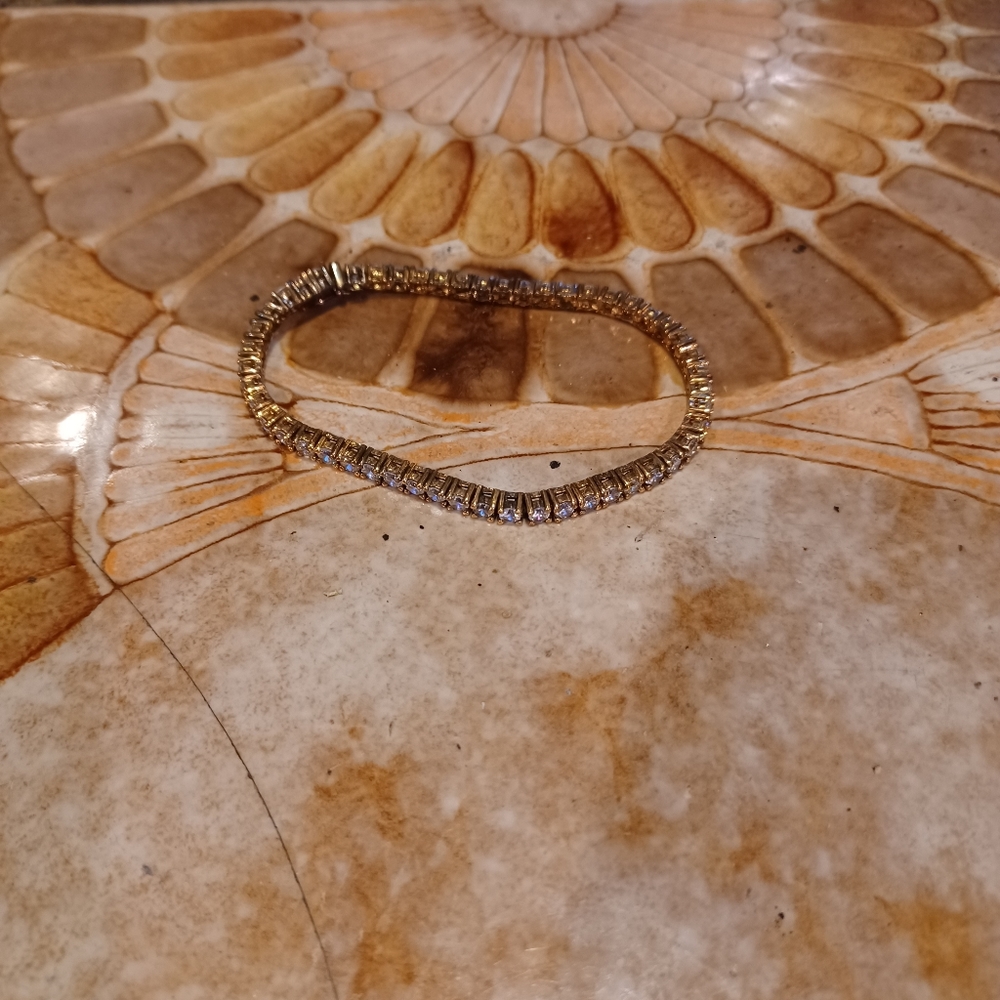 Tennis style bracelet with nice faux stones
